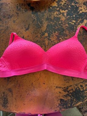 PINK Victoria's Secret Hot Pink Wireless Lace-Texture Bra